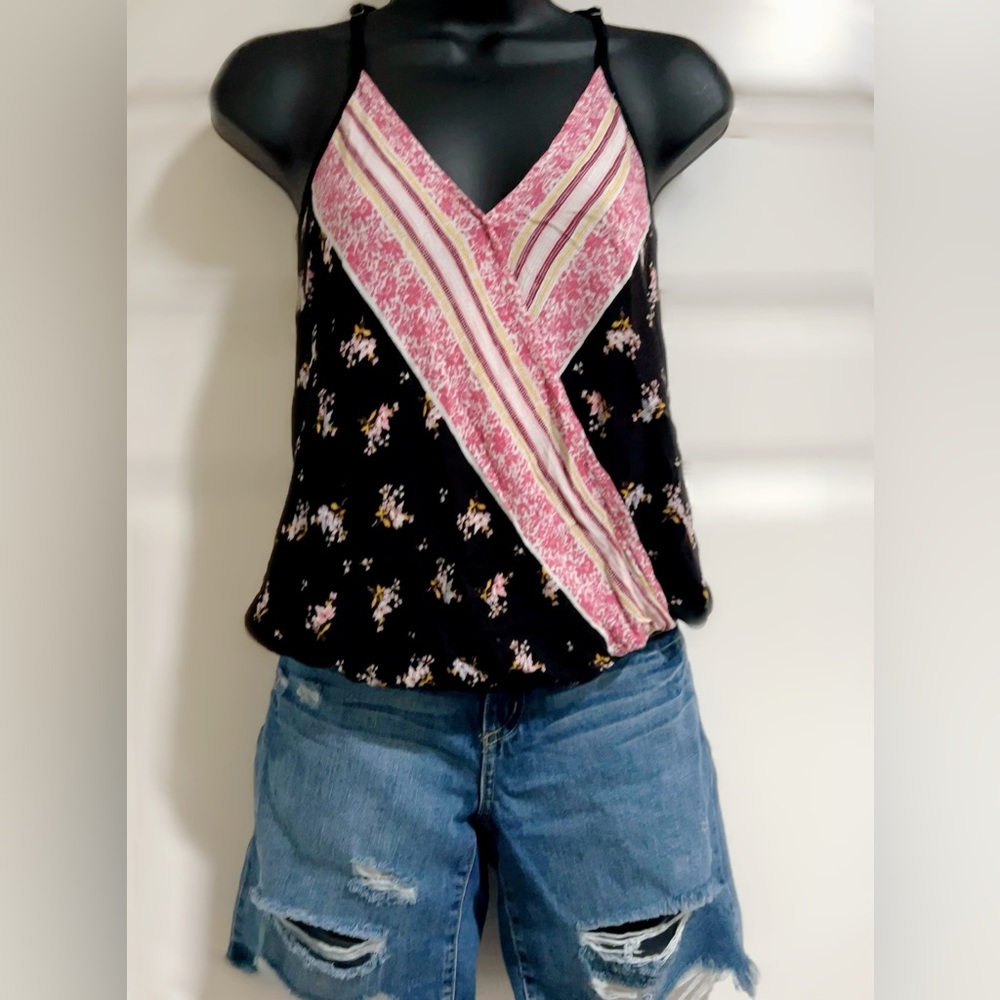 Women’s cute sleeveless crisscross front top.  Black and pink.  Size S